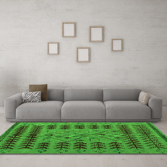 Machine Washable Abstract Green Modern Area Rugs in a Living Room,, wshabs5081grn