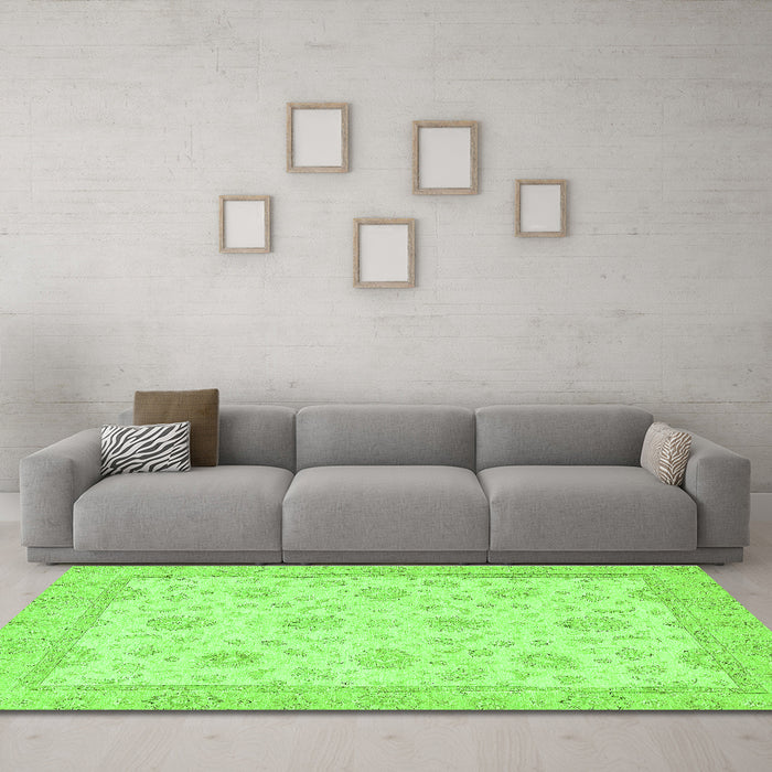 Machine Washable Oriental Green Traditional Area Rugs in a Living Room,, wshabs508grn