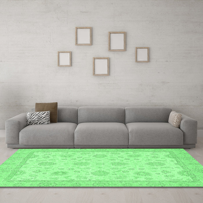 Machine Washable Oriental Emerald Green Traditional Area Rugs in a Living Room,, wshabs508emgrn