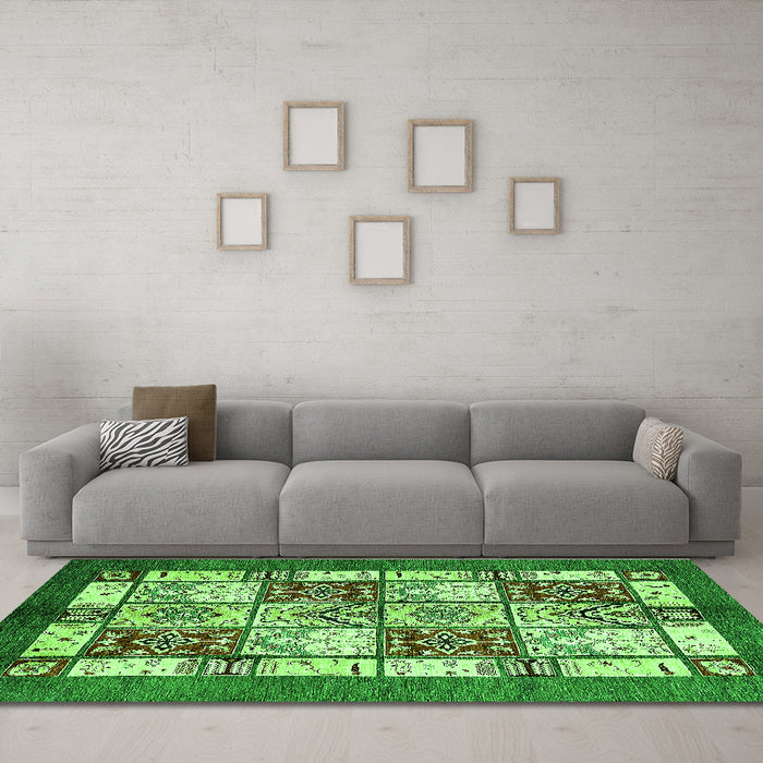 Machine Washable Abstract Green Modern Area Rugs in a Living Room,, wshabs510grn