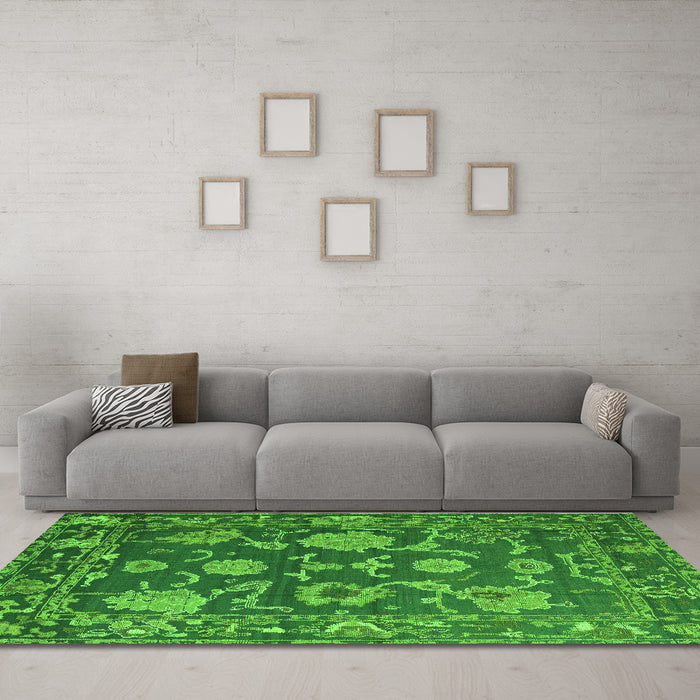 Machine Washable Oriental Green Traditional Area Rugs in a Living Room,, wshabs5111grn
