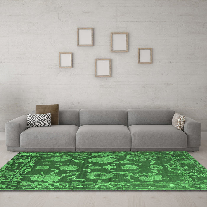 Machine Washable Oriental Emerald Green Traditional Area Rugs in a Living Room,, wshabs5111emgrn