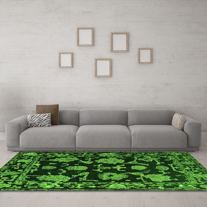 Machine Washable Oriental Green Traditional Area Rugs in a Living Room,, wshabs5117grn