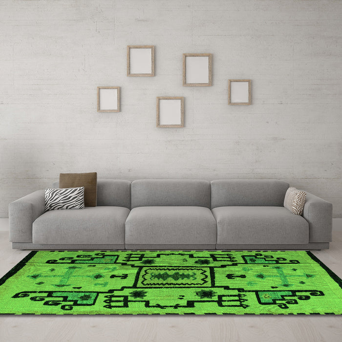 Machine Washable Abstract Green Modern Area Rugs in a Living Room,, wshabs5128grn