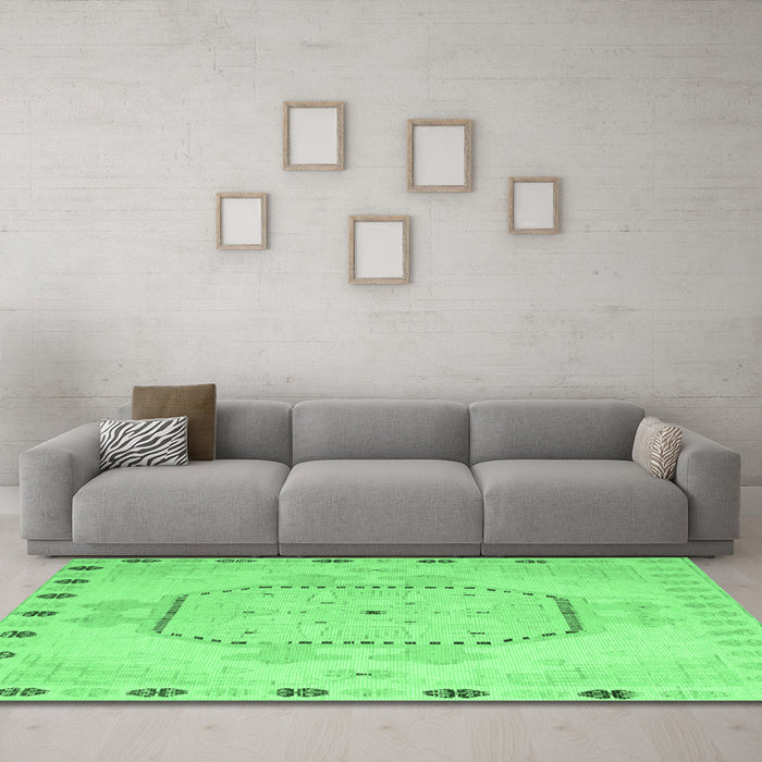 Machine Washable Abstract Emerald Green Modern Area Rugs in a Living Room,, wshabs5147emgrn