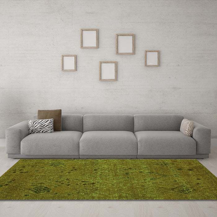 Machine Washable Abstract Green Modern Area Rugs in a Living Room,, wshabs5149grn
