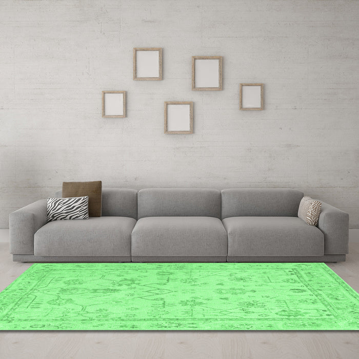 Machine Washable Oriental Emerald Green Traditional Area Rugs in a Living Room,, wshabs5193emgrn