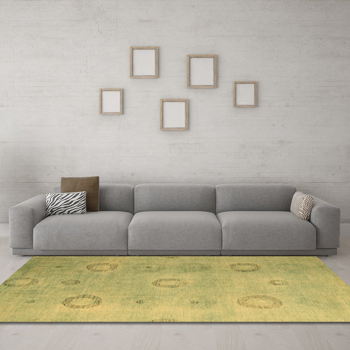 Machine Washable Abstract Brown Modern Rug in a Living Room,, wshabs5195brn