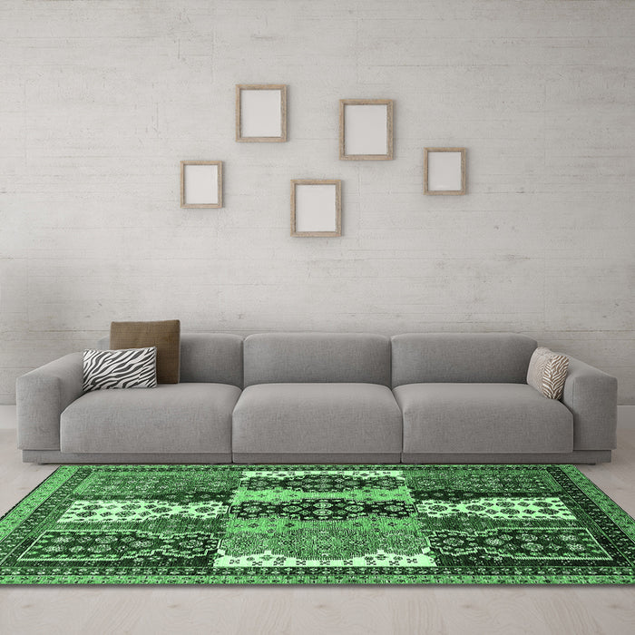 Machine Washable Abstract Emerald Green Modern Area Rugs in a Living Room,, wshabs520emgrn