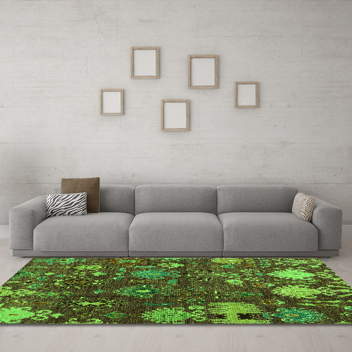 Machine Washable Abstract Green Modern Area Rugs in a Living Room,, wshabs5211grn