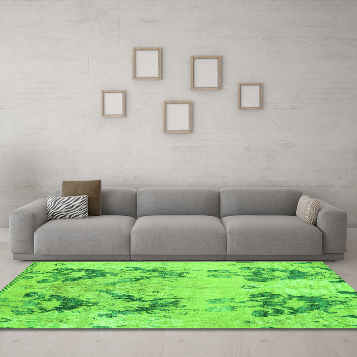 Machine Washable Abstract Green Modern Area Rugs in a Living Room,, wshabs5230grn