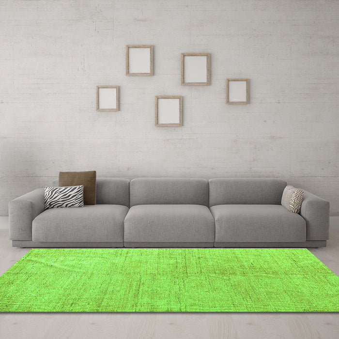 Machine Washable Abstract Green Modern Area Rugs in a Living Room,, wshabs5235grn