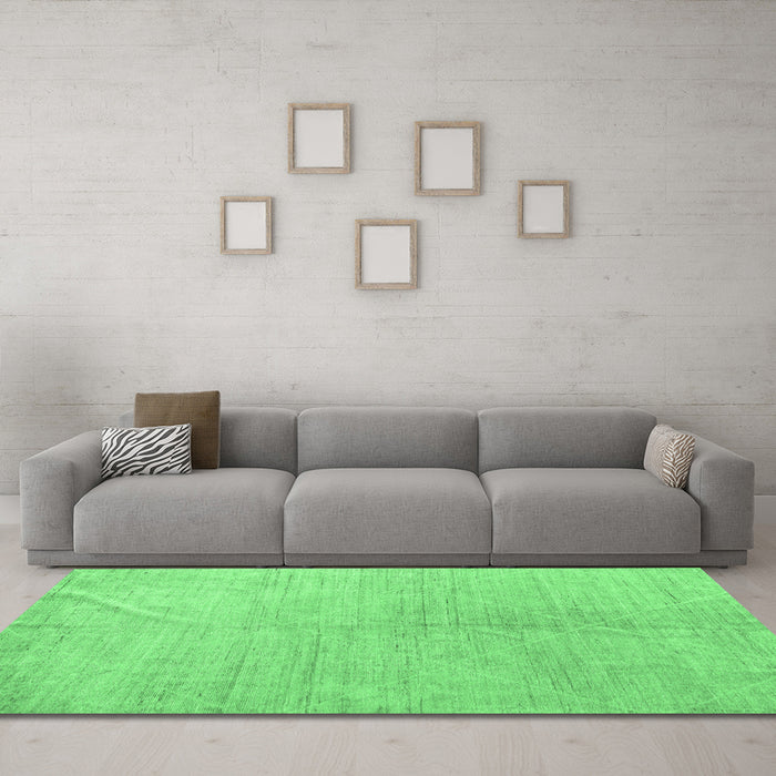 Machine Washable Abstract Emerald Green Modern Area Rugs in a Living Room,, wshabs5235emgrn