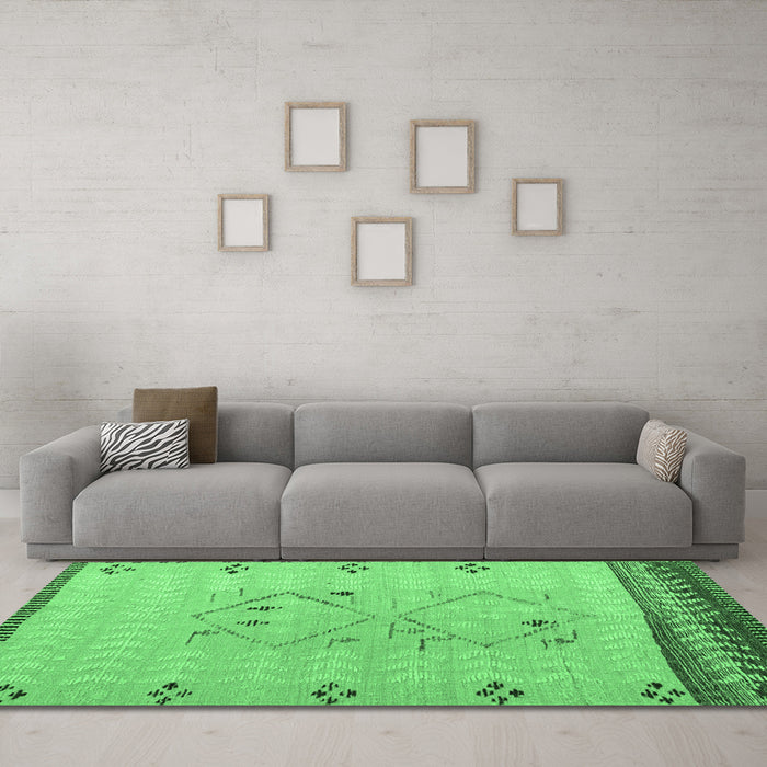 Machine Washable Solid Emerald Green Modern Area Rugs in a Living Room,, wshabs5236emgrn