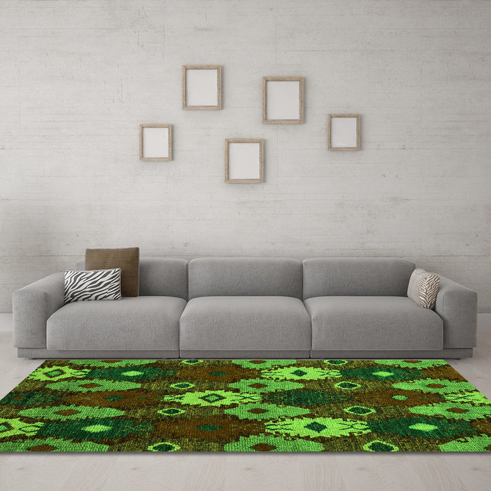 Machine Washable Abstract Green Modern Area Rugs in a Living Room,, wshabs5240grn