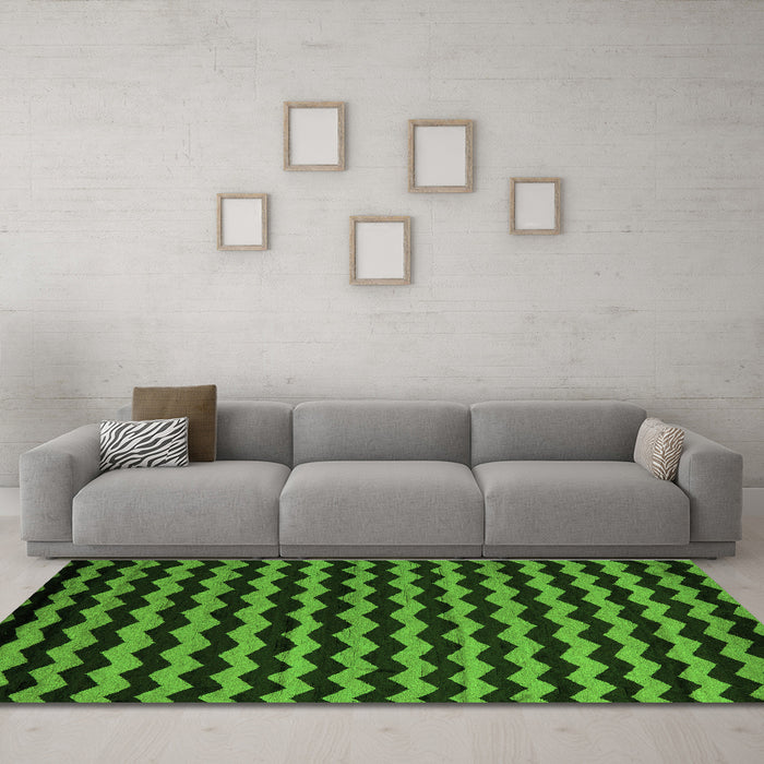 Machine Washable Abstract Green Modern Area Rugs in a Living Room,, wshabs5263grn