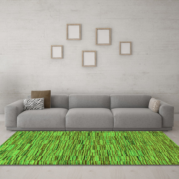 Machine Washable Abstract Green Modern Area Rugs in a Living Room,, wshabs5269grn