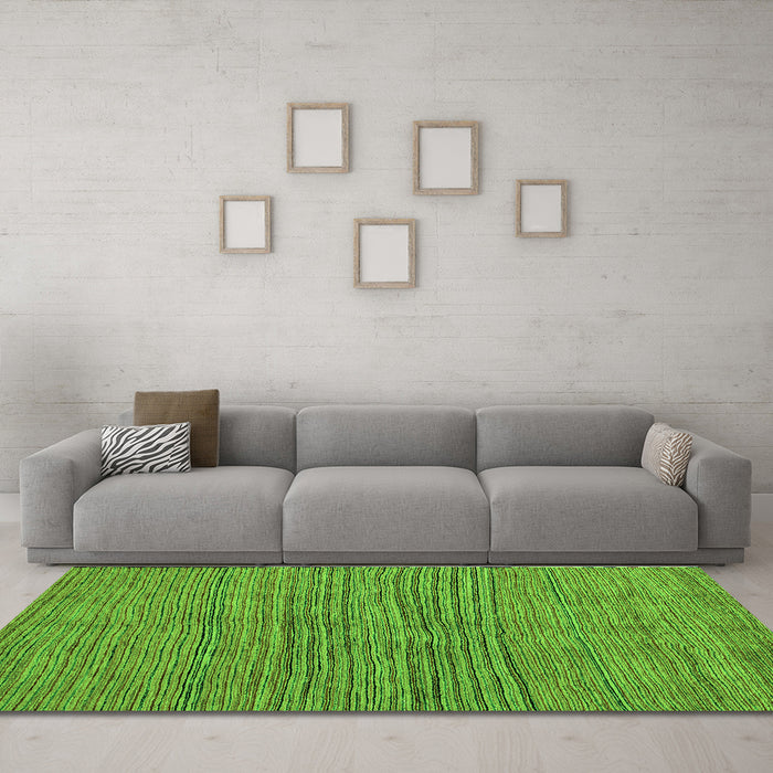Machine Washable Oriental Green Modern Area Rugs in a Living Room,, wshabs5280grn