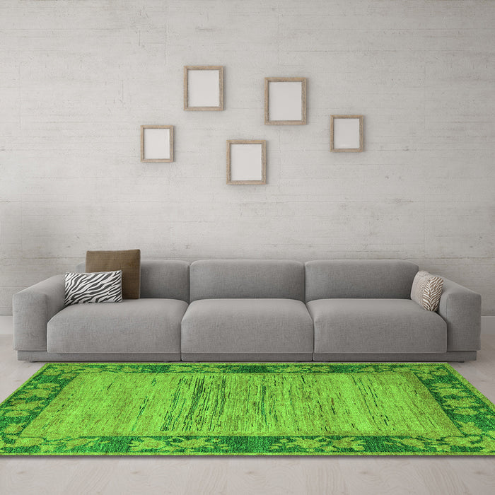 Machine Washable Oriental Green Modern Area Rugs in a Living Room,, wshabs5285grn