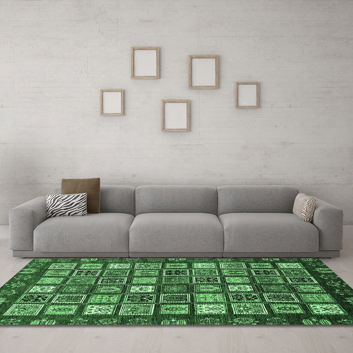 Machine Washable Abstract Emerald Green Modern Area Rugs in a Living Room,, wshabs528emgrn
