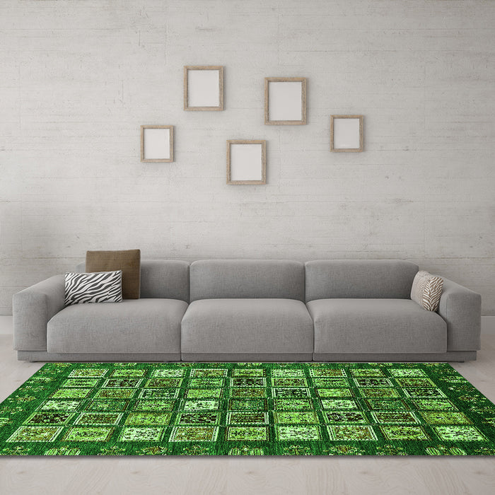 Machine Washable Abstract Green Modern Area Rugs in a Living Room,, wshabs528grn