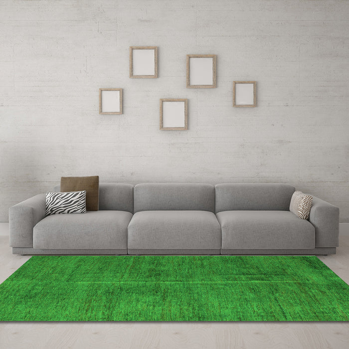 Machine Washable Abstract Green Modern Area Rugs in a Living Room,, wshabs5295grn