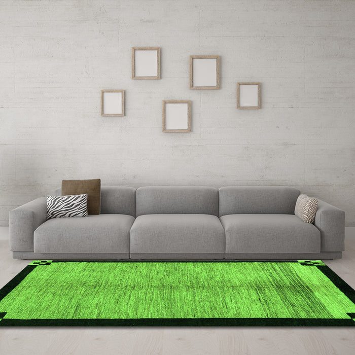 Machine Washable Oriental Green Modern Area Rugs in a Living Room,, wshabs5308grn