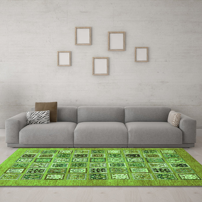Machine Washable Abstract Green Modern Area Rugs in a Living Room,, wshabs530grn