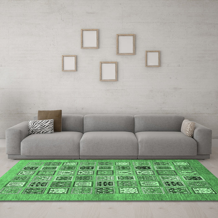 Machine Washable Abstract Emerald Green Modern Area Rugs in a Living Room,, wshabs530emgrn