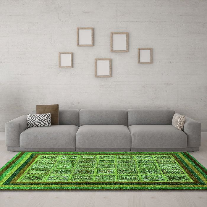 Machine Washable Abstract Green Modern Area Rugs in a Living Room,, wshabs531grn