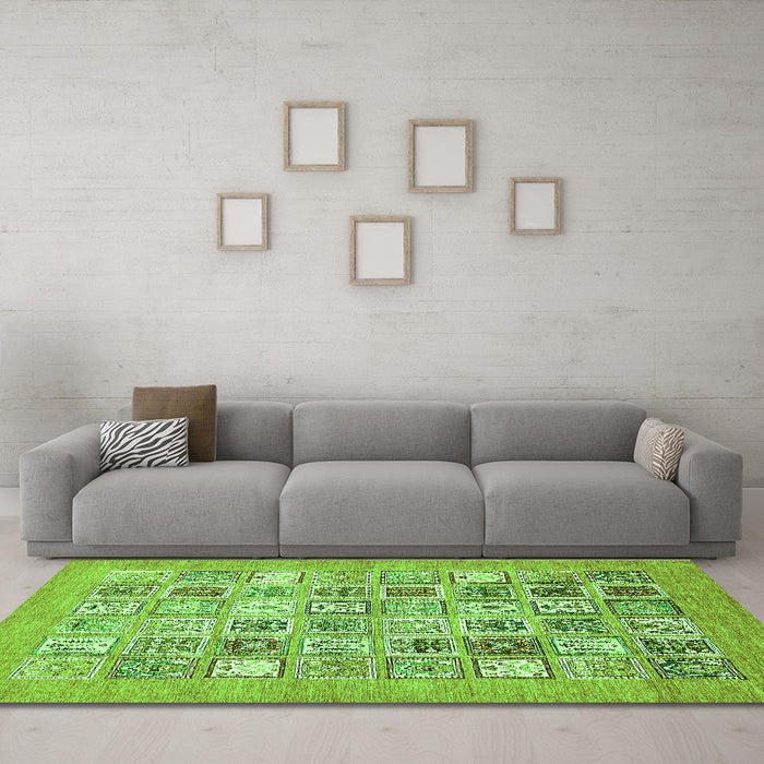 Machine Washable Abstract Green Modern Area Rugs in a Living Room,, wshabs532grn