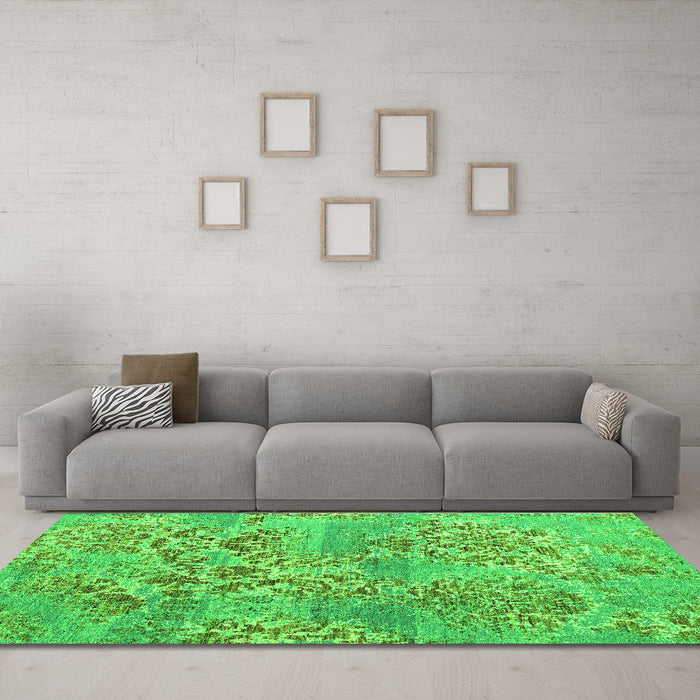 Machine Washable Abstract Green Modern Area Rugs in a Living Room,, wshabs5332grn