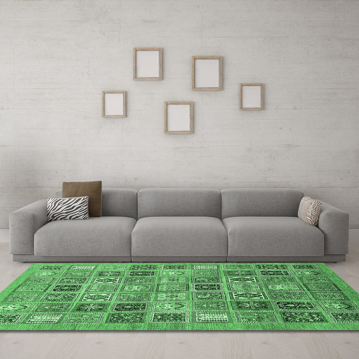 Machine Washable Abstract Emerald Green Modern Area Rugs in a Living Room,, wshabs534emgrn