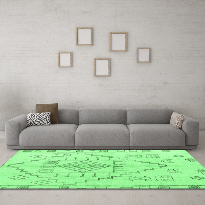 Machine Washable Solid Emerald Green Modern Area Rugs in a Living Room,, wshabs5351emgrn
