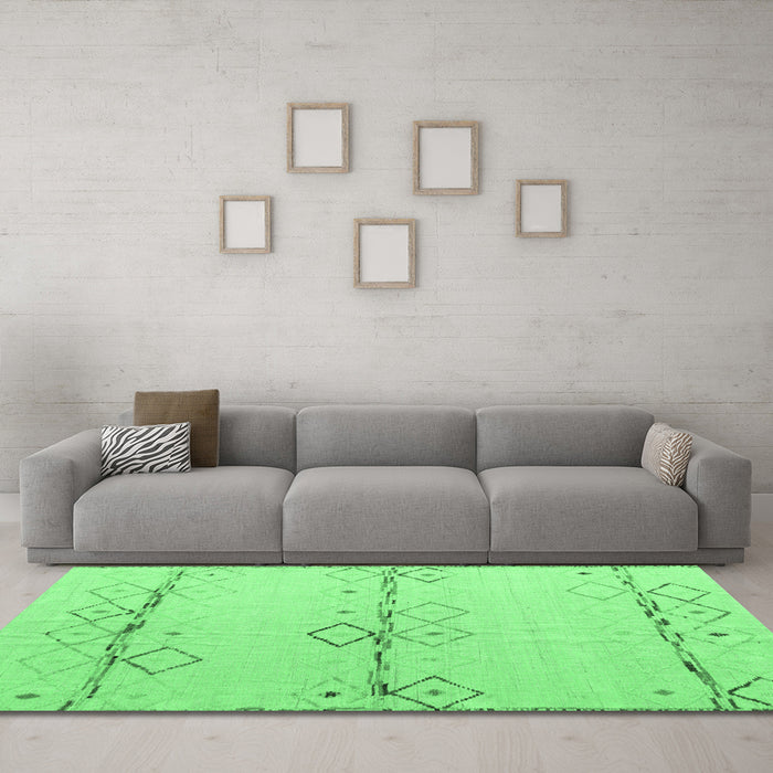 Machine Washable Solid Emerald Green Modern Area Rugs in a Living Room,, wshabs5354emgrn