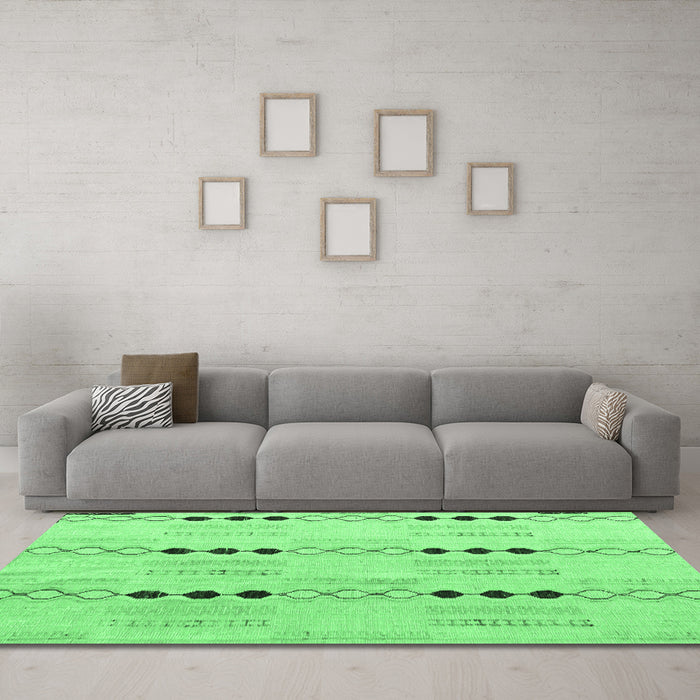 Machine Washable Solid Emerald Green Modern Area Rugs in a Living Room,, wshabs5355emgrn