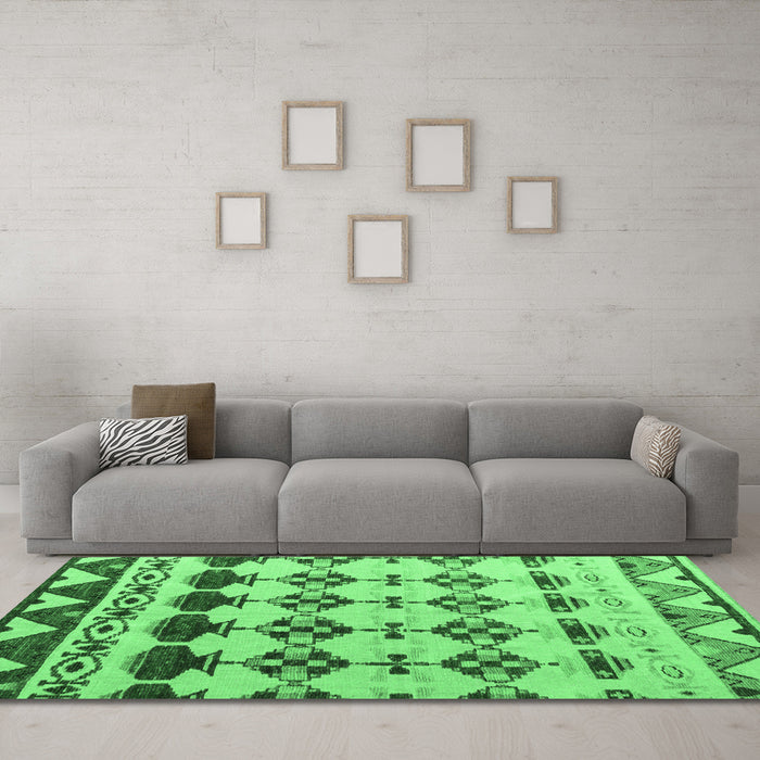 Machine Washable Abstract Emerald Green Modern Area Rugs in a Living Room,, wshabs5357emgrn