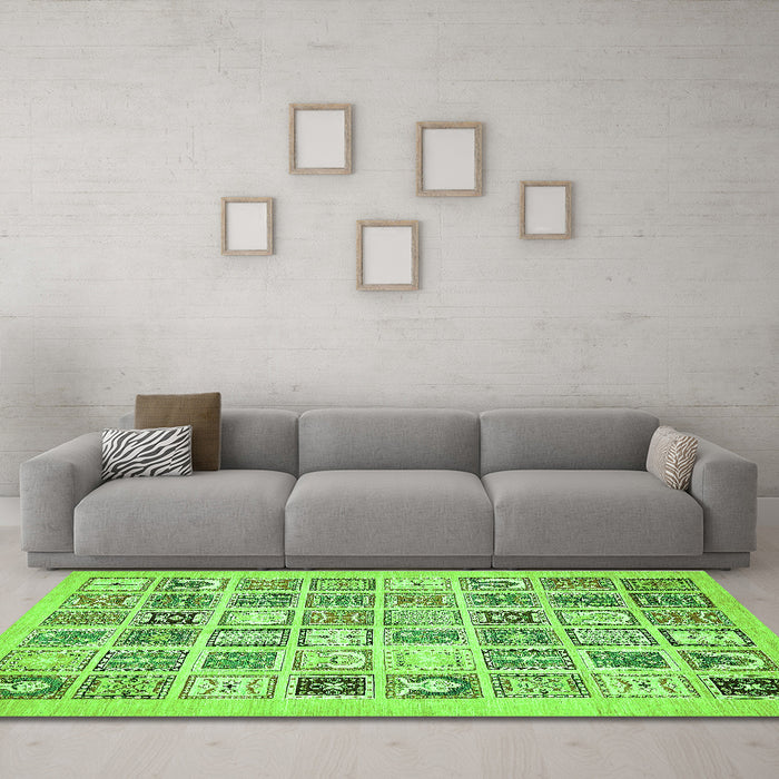 Machine Washable Abstract Green Modern Area Rugs in a Living Room,, wshabs535grn