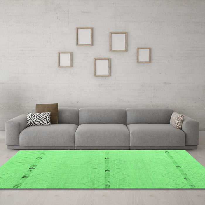 Machine Washable Solid Emerald Green Modern Area Rugs in a Living Room,, wshabs5365emgrn