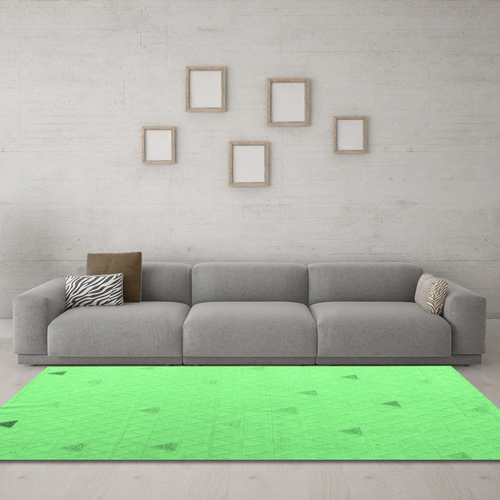 Machine Washable Solid Emerald Green Modern Area Rugs in a Living Room,, wshabs5367emgrn