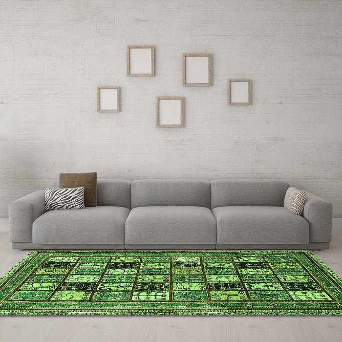 Machine Washable Abstract Green Modern Area Rugs in a Living Room,, wshabs536grn