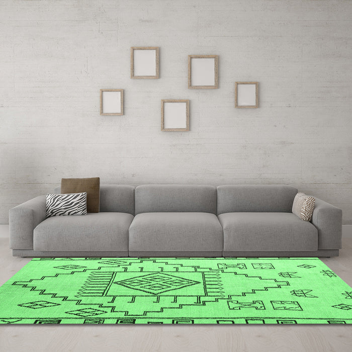 Machine Washable Solid Emerald Green Modern Area Rugs in a Living Room,, wshabs5371emgrn