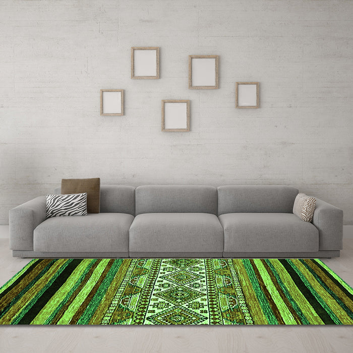 Machine Washable Abstract Green Modern Area Rugs in a Living Room,, wshabs537grn