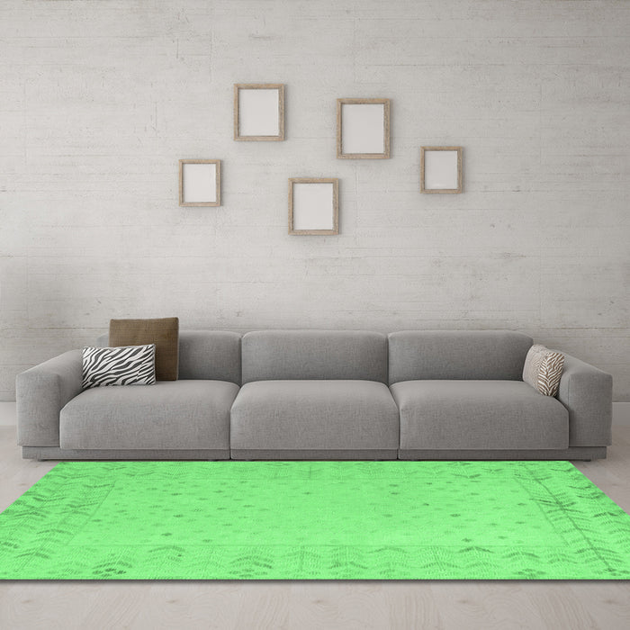 Machine Washable Solid Emerald Green Modern Area Rugs in a Living Room,, wshabs5385emgrn