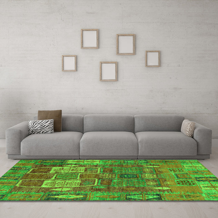 Machine Washable Abstract Green Modern Area Rugs in a Living Room,, wshabs5411grn