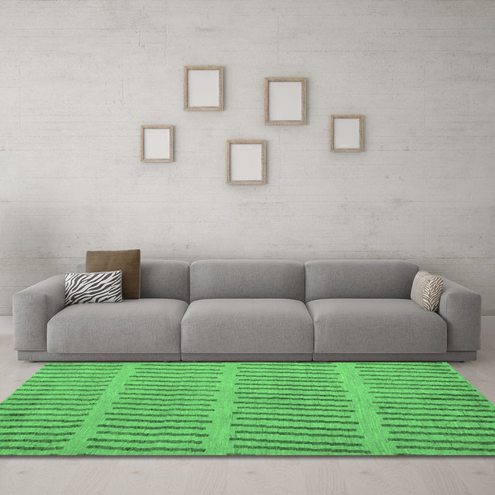 Machine Washable Solid Emerald Green Modern Area Rugs in a Living Room,, wshabs5440emgrn