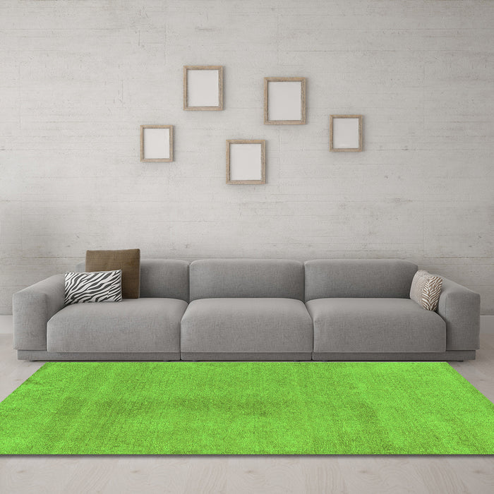 Machine Washable Oriental Green Modern Area Rugs in a Living Room,, wshabs5508grn