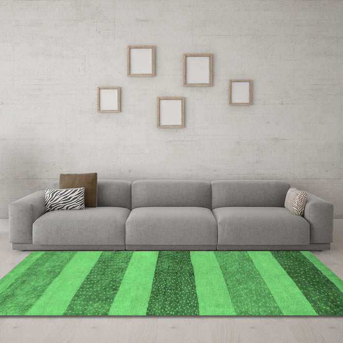 Machine Washable Oriental Emerald Green Modern Area Rugs in a Living Room,, wshabs5514emgrn