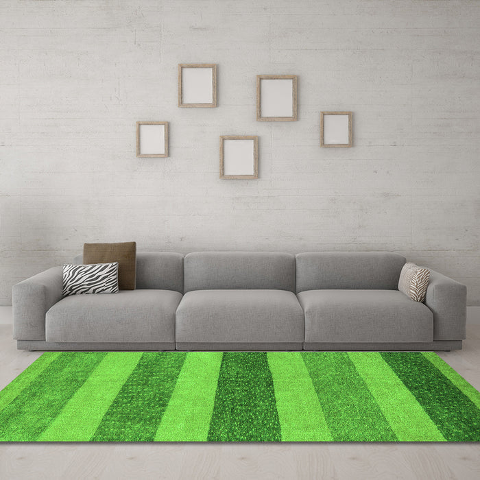 Machine Washable Oriental Green Modern Area Rugs in a Living Room,, wshabs5514grn