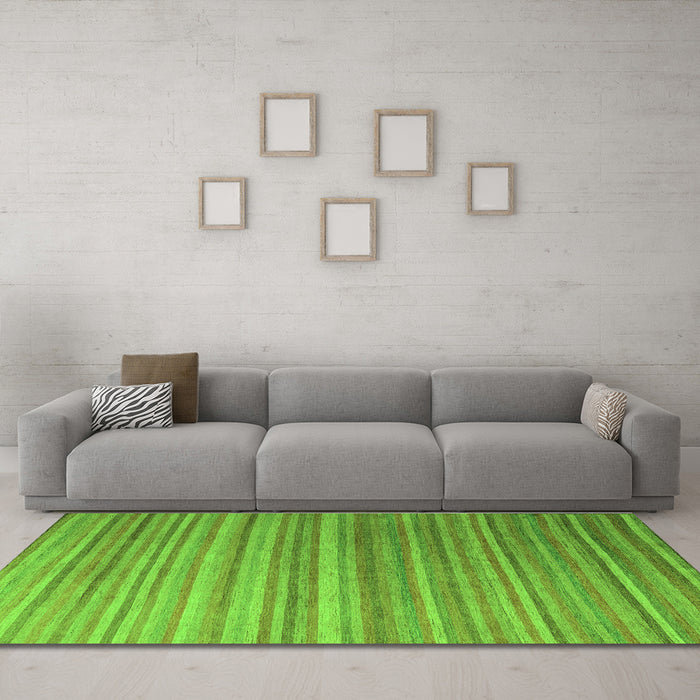 Machine Washable Abstract Green Modern Area Rugs in a Living Room,, wshabs5531grn